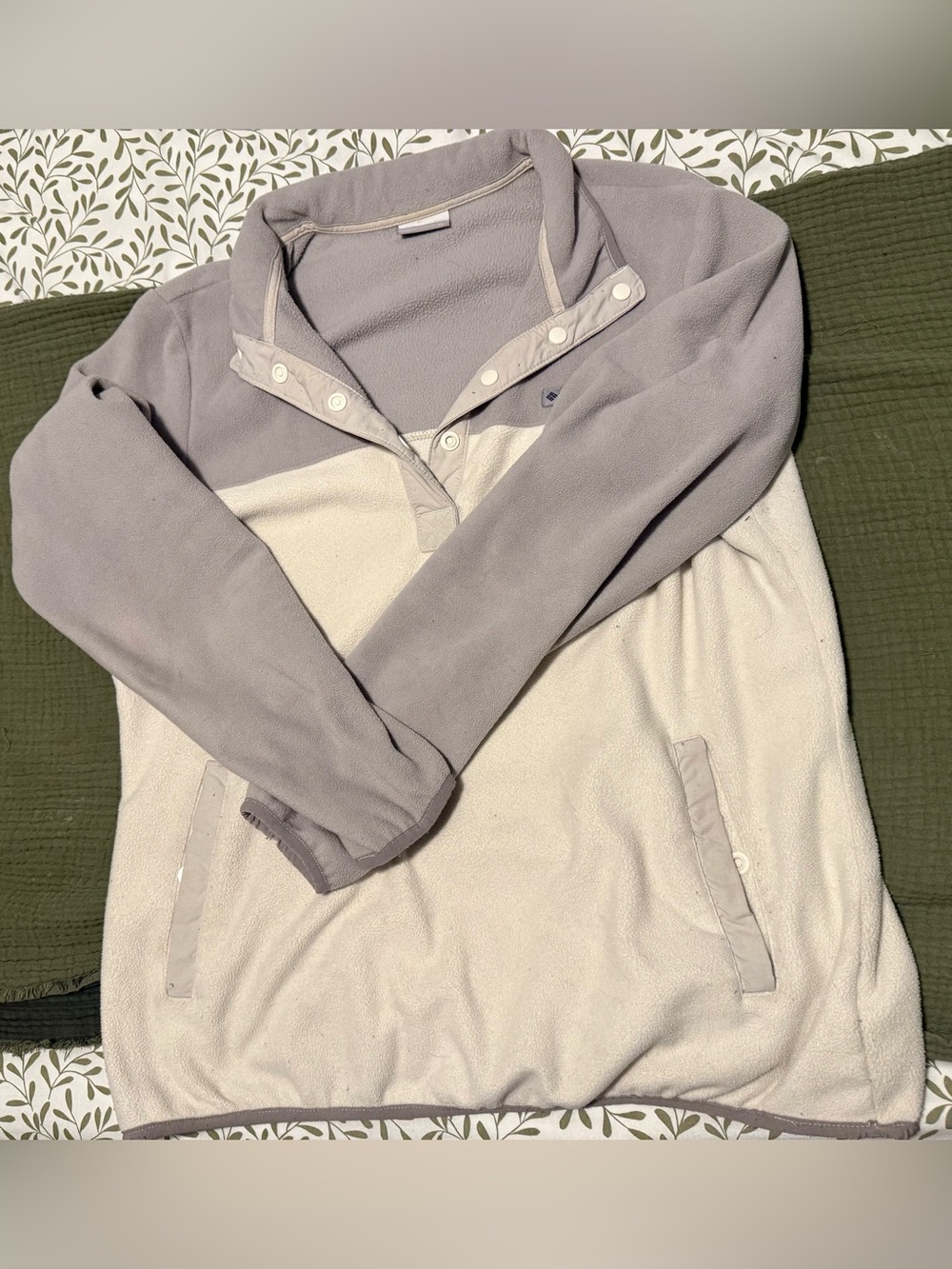 Women’s Two-Tone Fleece Pullover - Light Gray & Cream